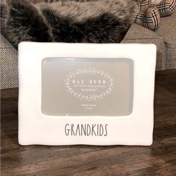 Rae Dunn HTF White Ceramic 4x6 Tabletop Photo Picture Frame GRANDKIDS Home Decor - Picture 1 of 3